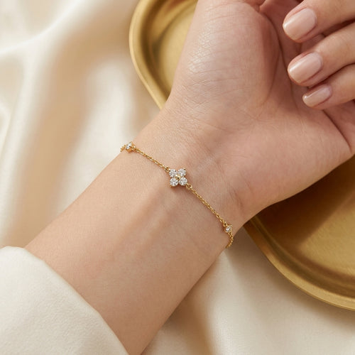 Gold flower bracelet with zirconia details