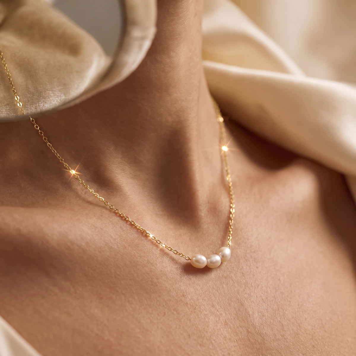 Gold_plated_necklace_with_three_white_pearls
