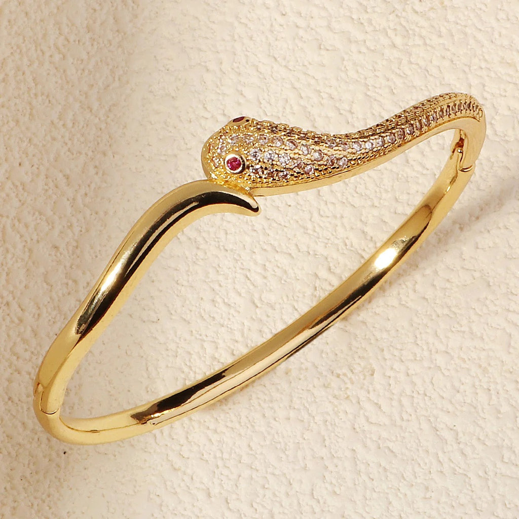 High-quality gold plating and stone setting on a serpent jewelry piece